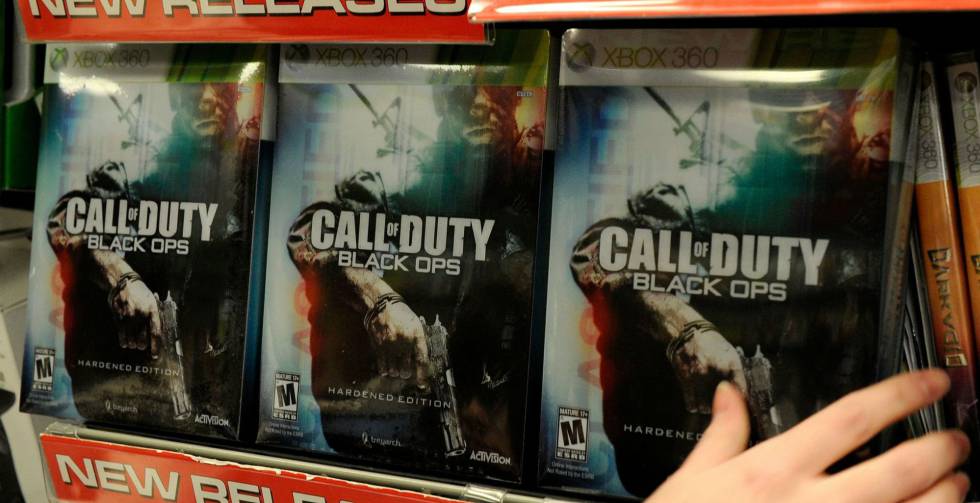 Videojuegos de Call of Duty en una tienda.