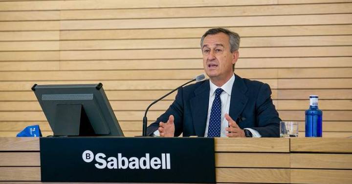Sabadell promotes a care plan for elderly customers