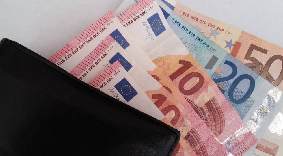 Five banks give away up to 300 euros of cash for payroll