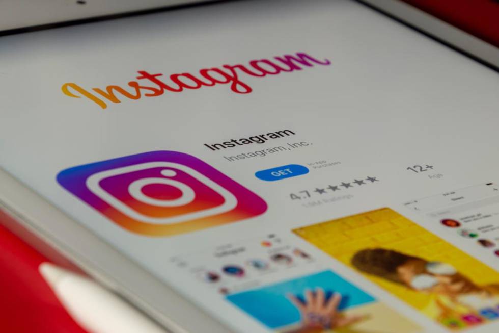 Logotipo de Instagram en un móvil