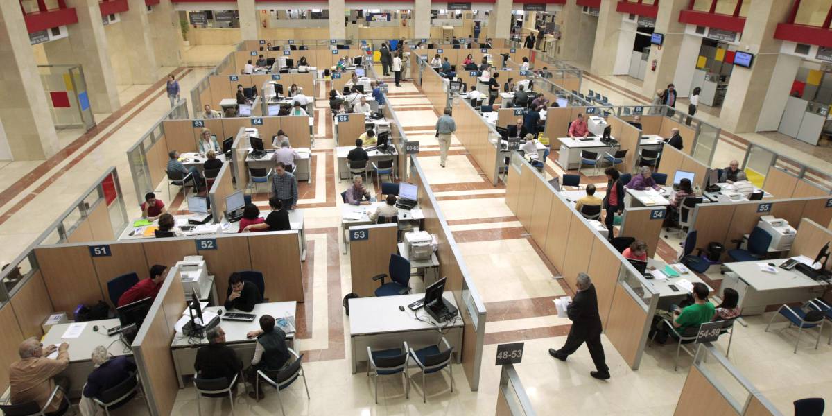Vista de la delegación de Hacienda de Guzmán el Bueno, en Madrid, en una foto de archivo.