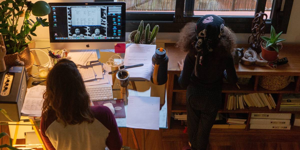 El teletrabajo en la renta: sin obligación de tributar por el material para trabajar en casa