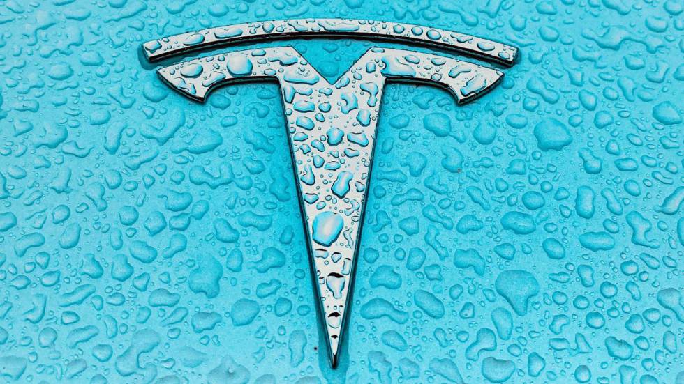 ventana Absorber Estribillo A Tesla no le ha sentado nada bien que Elon Musk haya comprado Twitter.  ¿Qué ha pasado? | Motor | Cinco Días