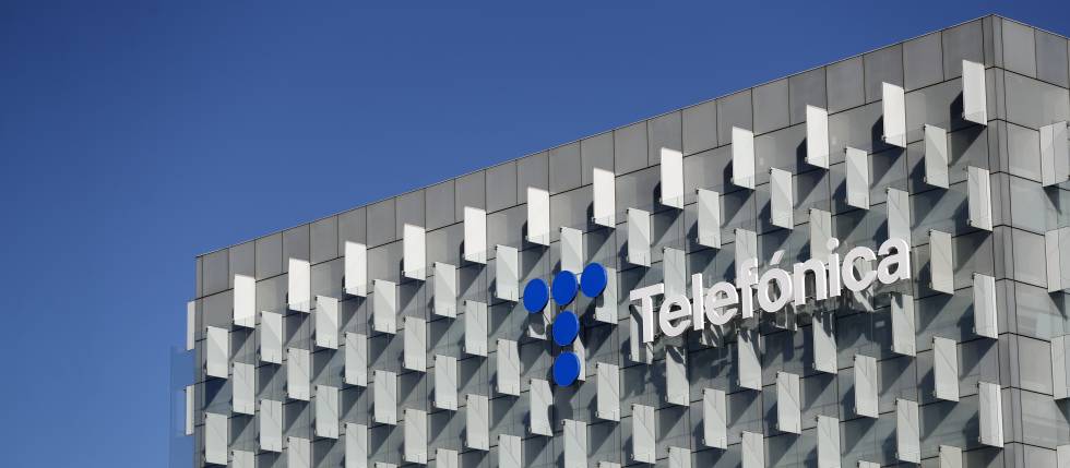 Los empleados de Telefónica España se vuelcan con el teletrabajo y piden 6.100 sillas