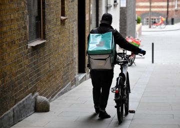 Deliveroo rebaja su pronóstico de crecimiento por el impacto de la inflación en su negocio