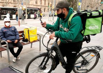Uber Eats explora volver a trabajar con autónomos con un nuevo modelo de reparto