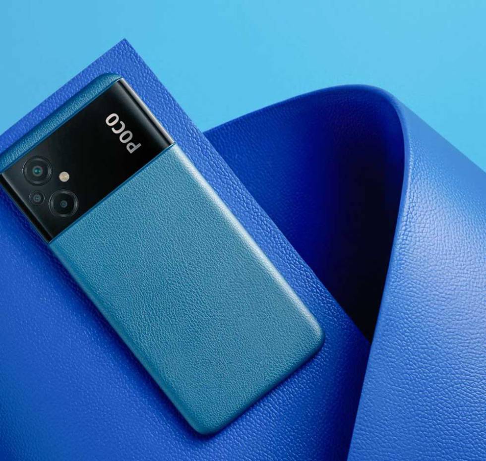 Smartphpne POCO M5 blue color