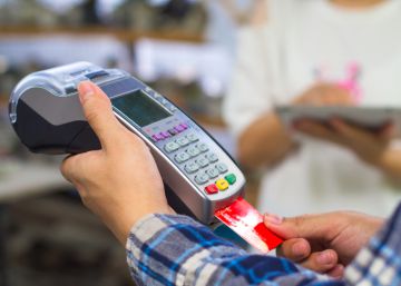 Los bancos suben la comisión media que cobran a los comercios por los pagos con tarjeta hasta el 0,4%