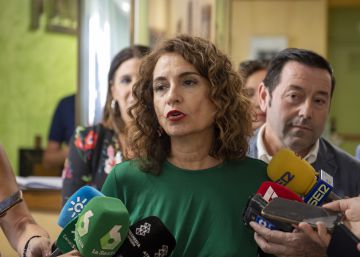 Miles de personas marchan en Madrid en defensa de la subida de los sueldos públicos