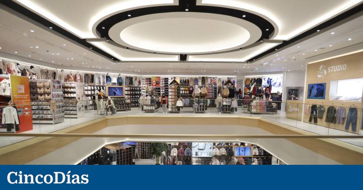 Despertar volumen comedia Uniqlo entra en 'territorio Inditex' con su nueva tienda de la Gran Vía de  Madrid | Compañías | Cinco Días