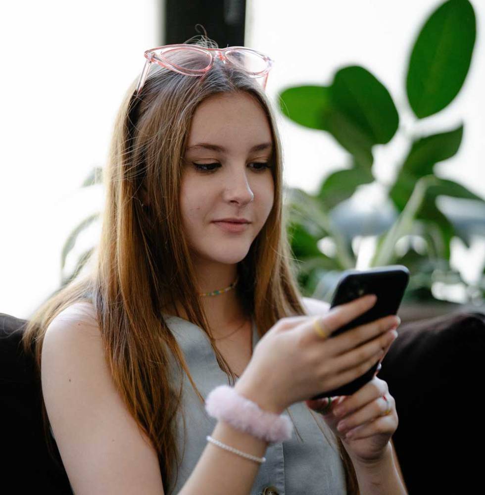 girl using android phone