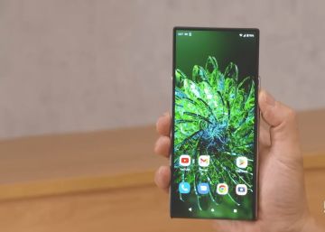 Lenovo muestra su concepto de teléfono enrollable, y es impresionante