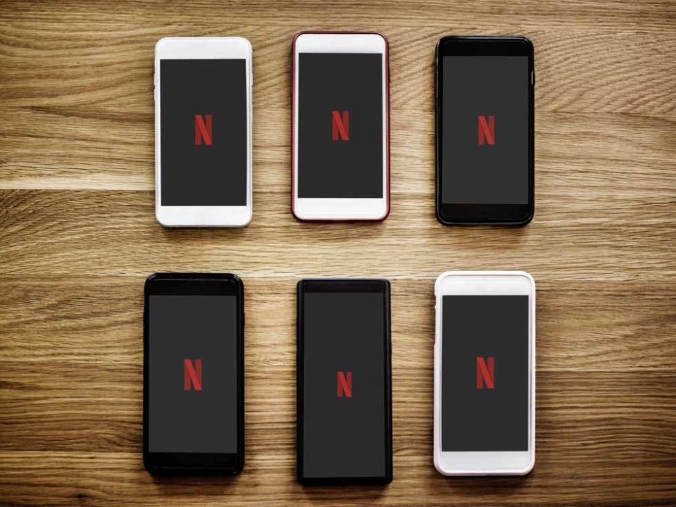 Several smartphones with the Netflix logo