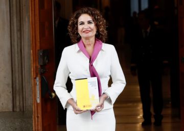 Montero agita el debate sobre los nuevos impuestos tras los beneficios de banca y eléctricas