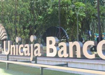 Unicaja y la filial británica de Santander se suman a la venta de deuda
