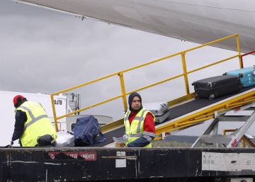 Iberia y Globalia defienden posiciones ante una avalancha de ofertas por el 'handling' de Aena