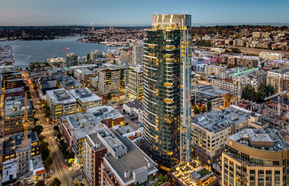 Amancio Ortega adquiere un rascacielos de viviendas de lujo en Seattle por 300 millones