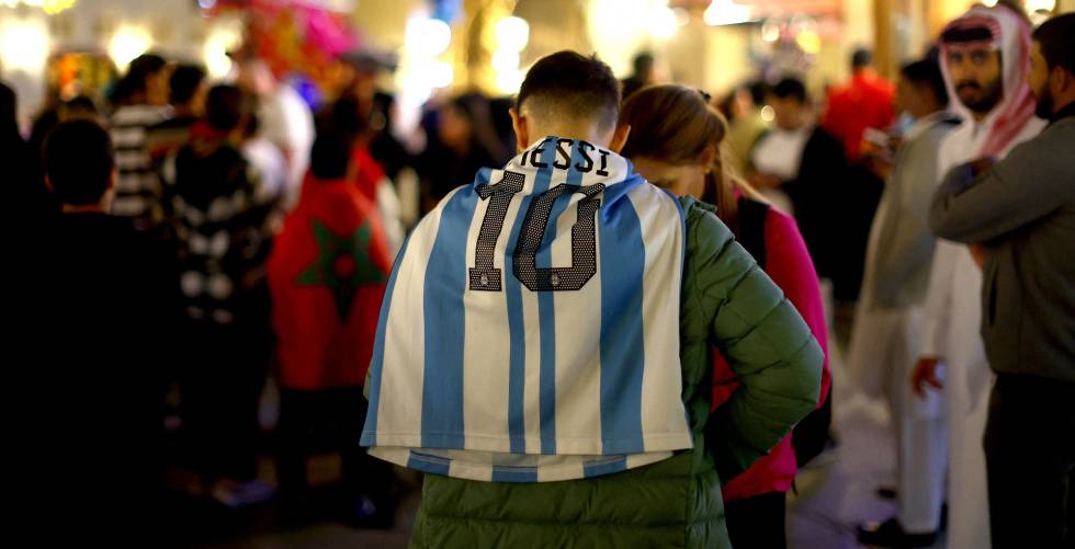 himno Nacional petróleo Inválido Los hinchas arrasan con la camiseta de Argentina de Messi: Adidas se queda  casi sin existencias | Compañías | Cinco Días