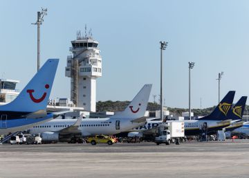 Las aerolíneas advierten que las cargas que impulsa la UE ponen en riesgo el turismo en Canarias