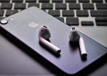 Haz que el uso los gestos de los AirPods funcione exactamente como necesitas