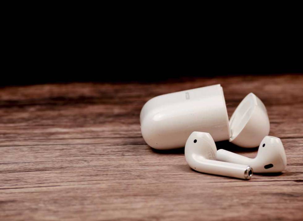 Haz que el uso los gestos de los AirPods funcione exactamente como