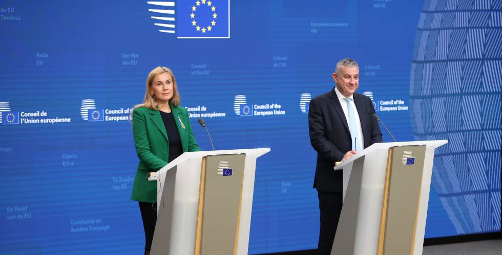 The European Commissioner for Energy, Kadri Simson, together with the Minister of Industry of the Czech Republic, Jozef Sikela.  Both were responsible during the second semester for coordinating the community response to the energy crisis.