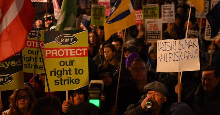 London errs in focusing strike law on the public sector |  Opinion