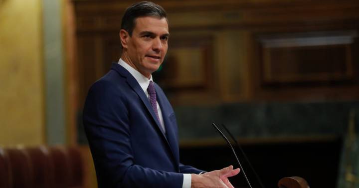 Sánchez esgrime el alto sueldo de los banqueros españoles para exigirles un mayor esfuerzo