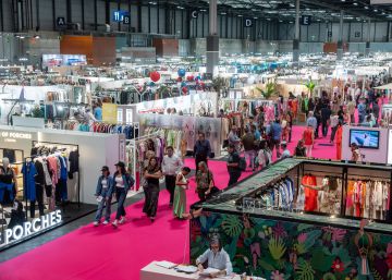 Estilos casual y tejidos coloridos protagonizan el Salón de la Moda