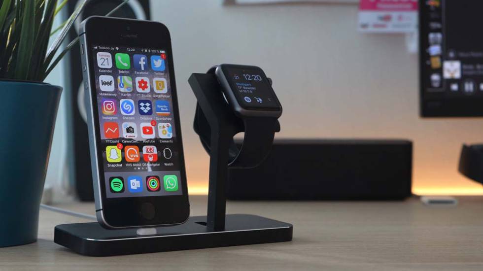 Charge iPhone next to Apple Watch