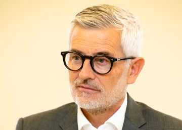 Ángel Rivera toma el mando de Santander España y remodela la cúpula directiva