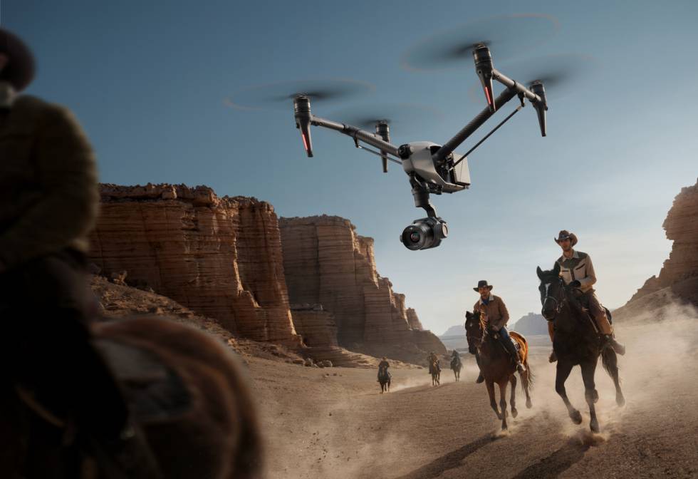 Este dron es capaz de hacer volar una cámara de cine 4K