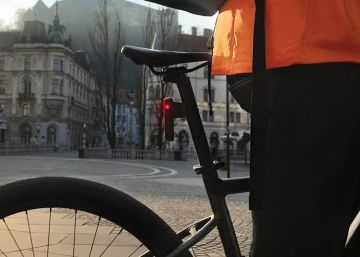 Mejora la seguridad cuando montas en bici con el radar Garmin Varia eRTL615