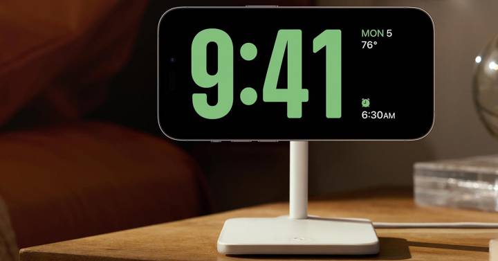 StandBy, así es la nueva función que convierte el iPhone en una pantalla inteligente |  teléfonos inteligentes