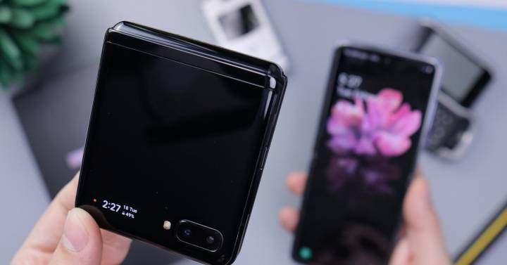 Il design del Samsung Galaxy Z Flip5 è esposto, a conferma della presenza di un display esterno più grande  smartphone