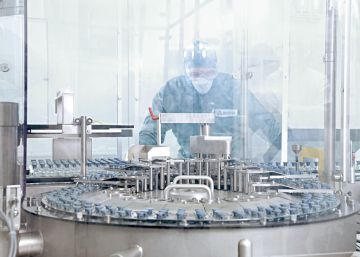 Un exdirectivo de Grifols impugna el ERE de la farmacéutica: el suyo fue un despido a medida