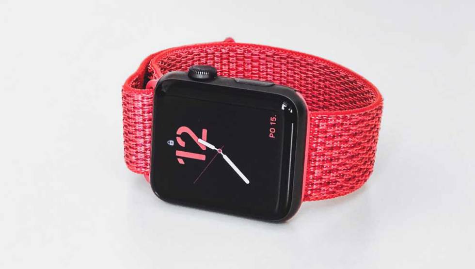 Reloj Apple Watch con correa roja