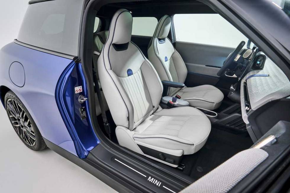 Interior del coche Mini Cooper EV 2023