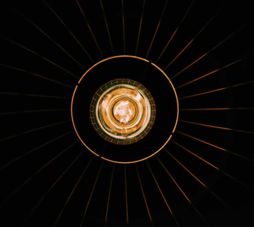 Imagen de luz circular naranja.