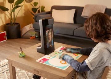 Amazon está trabajando en un proyector que convertiría cualquier superficie de tu hogar en una pantalla