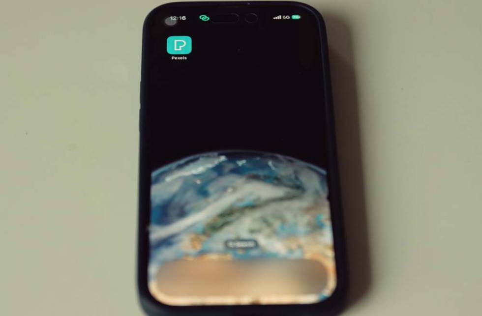 Icono de Pexels en la pantalla de un iPhone