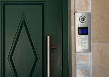 La justicia fija criterios para sustituir al conserje por un videoportero