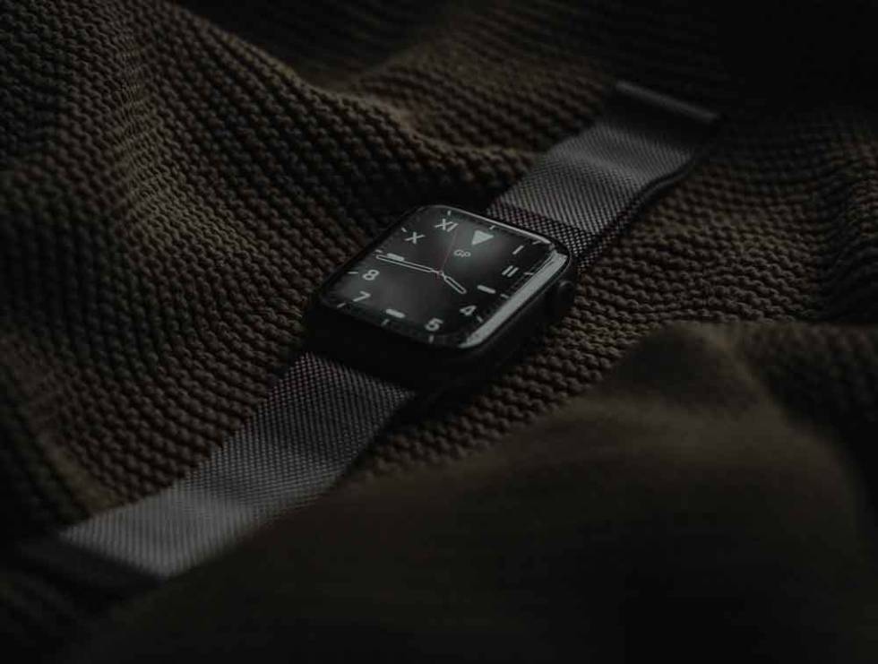 Apple Watch encima de una tela negra