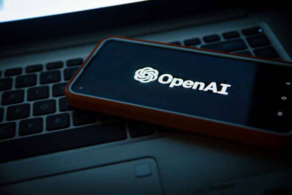 Logotipo de OpeniA en un teléfono