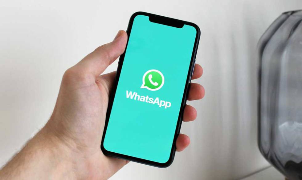 Logo en un móvil de la aplicación de WhatsApp