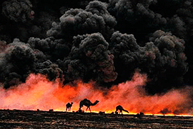 Pozos de petróleo arden durante la Guerra del Golfo