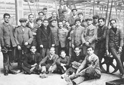 Obreros de La Hispano (Guadalajara) en 1920