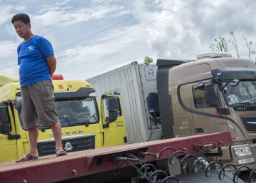 Camioneros a la espera de pedidos en Guiyang